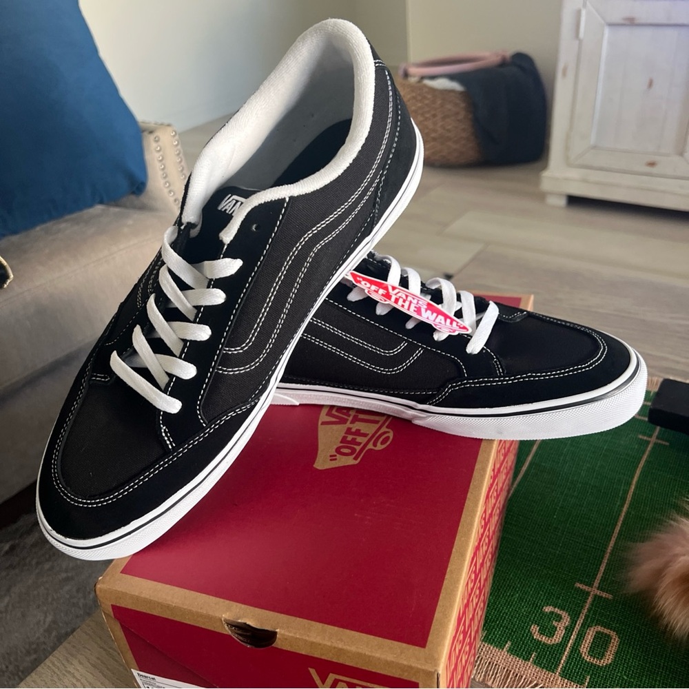 NWT! Mens Vans Bearcat shoes - Size 13 - Black/White